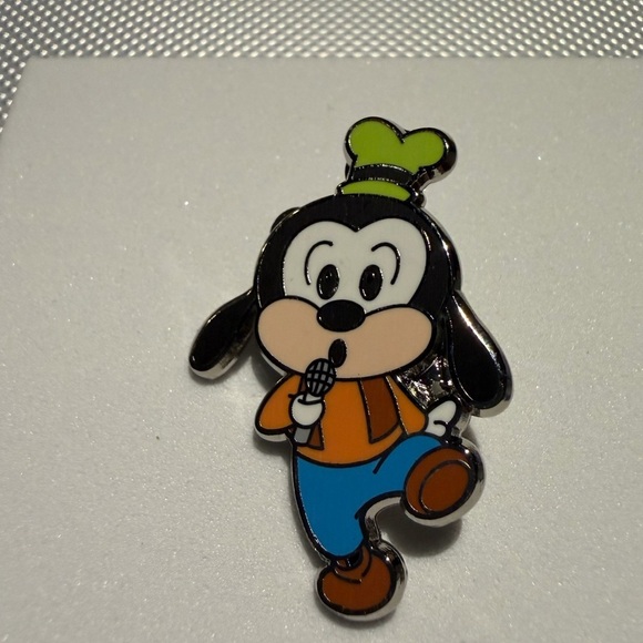 Disney Accessories - 💙3/$20 DISNEY baby goofy Character Enamel Pin